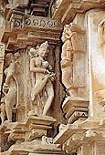 Khajuraho - Chitragupta temple a sura-sundari 